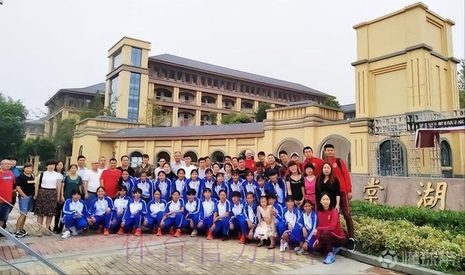 中国U-15女足选拔队组织家长开放日活动